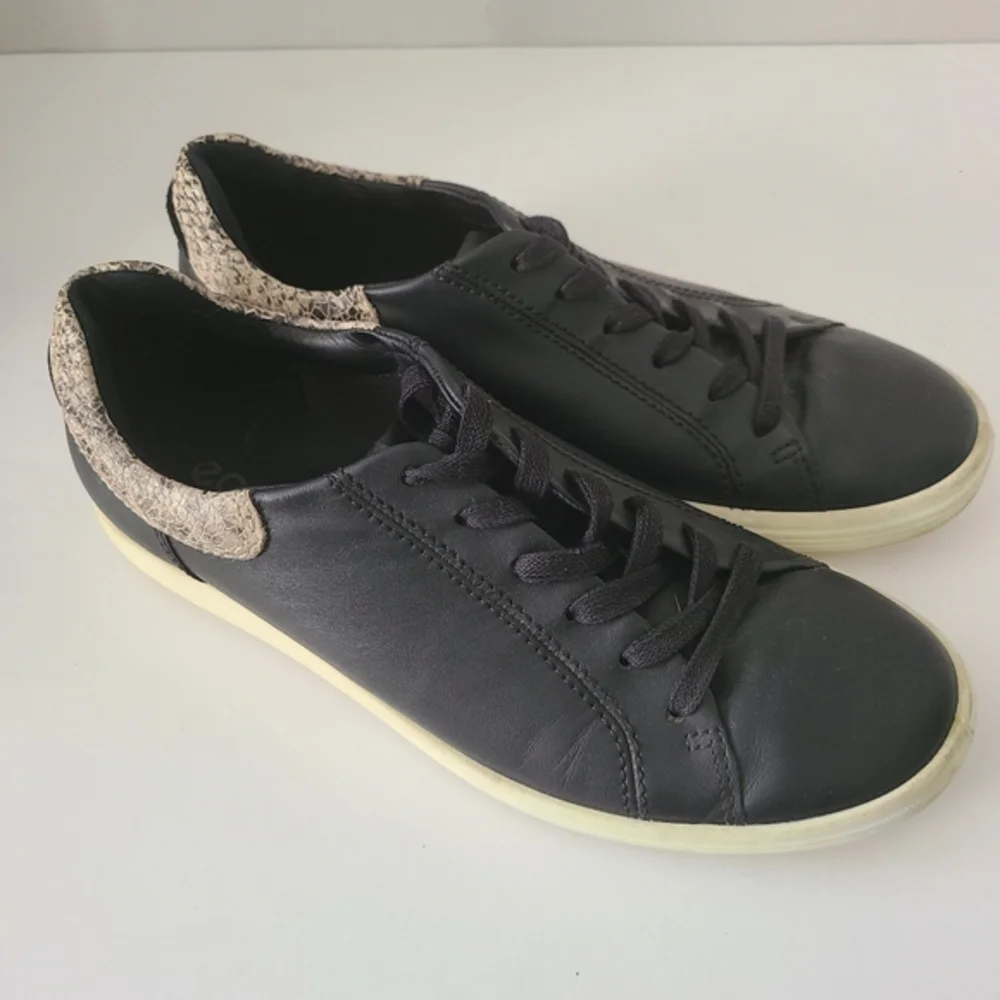 Ecco Womens Soft 7Street Sneaker 40 (9-9.5) Extra Width Black‎ Snakeskin Leather